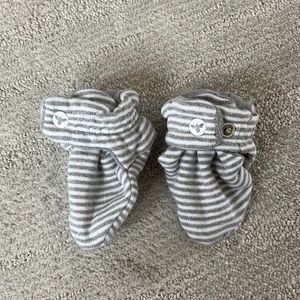 0-3 Month Burt’s Bees Baby Booties - Grey & white stripe